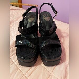 SHEIN Iridescent Black Platform Sandals